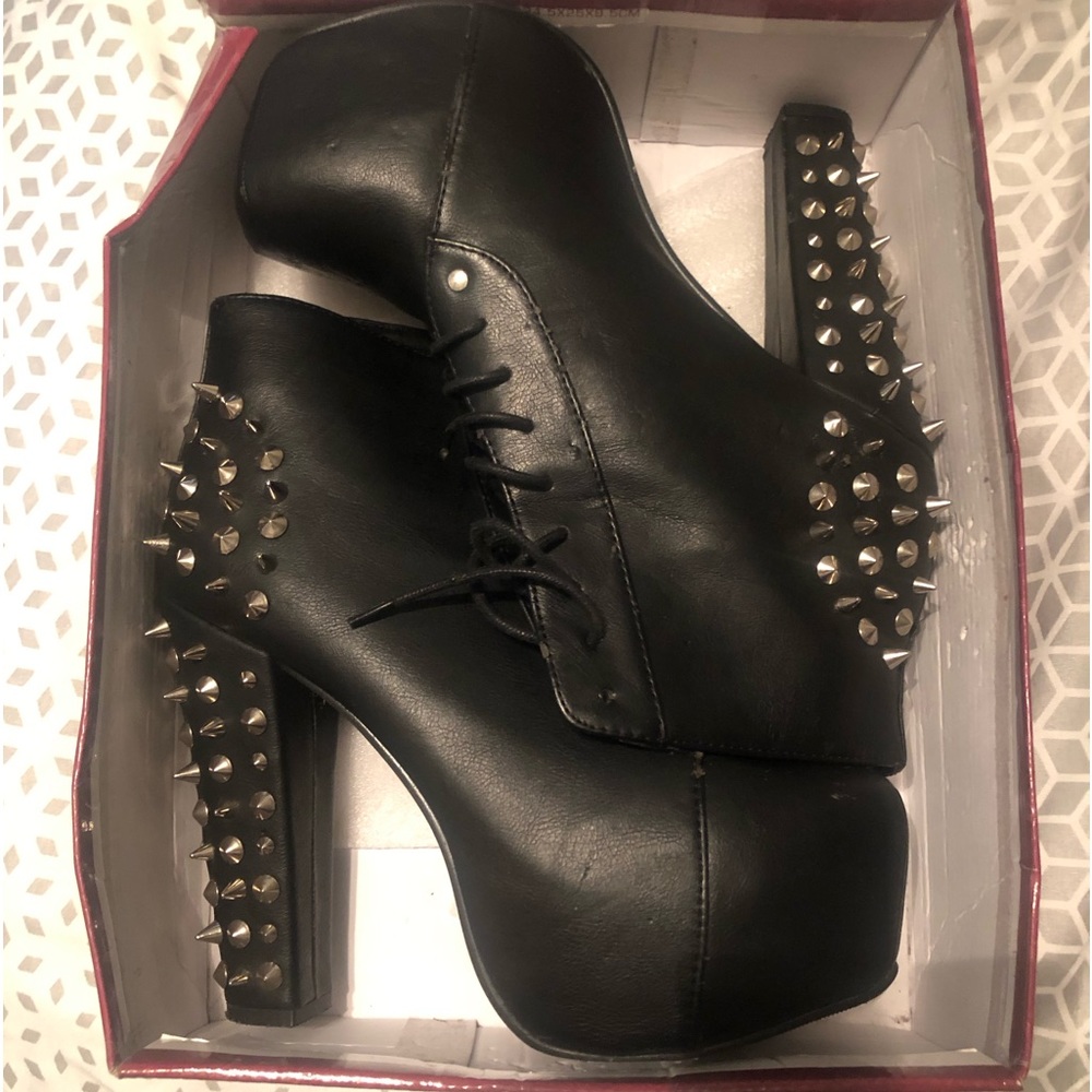 Women’s platform boots